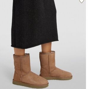 UGG classic short brown boots excellent preloved condition Size 8 authentic EUC!